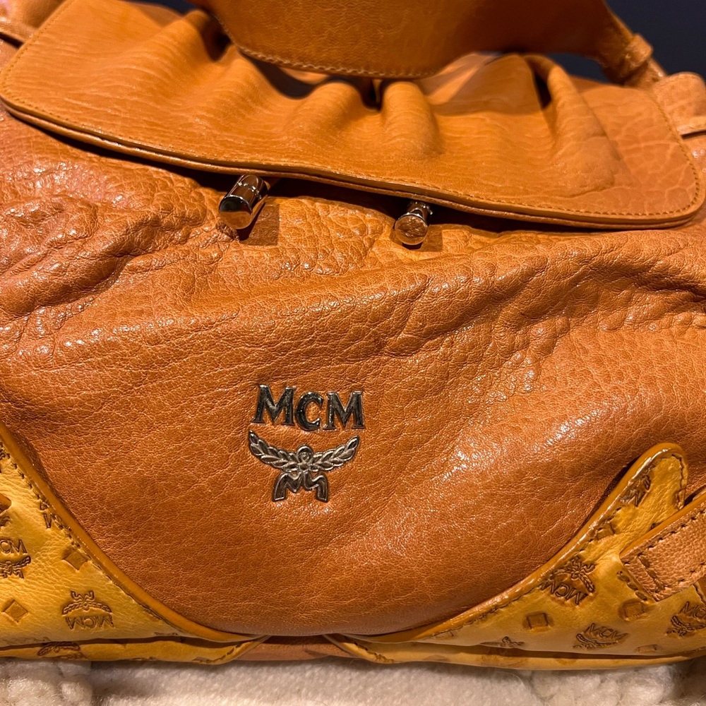 MCM Limited Edition 2 Way Bag w/ Embossed Leather * ORIGINAL DUSTY & COA CARDS* - Picture 3 of 14